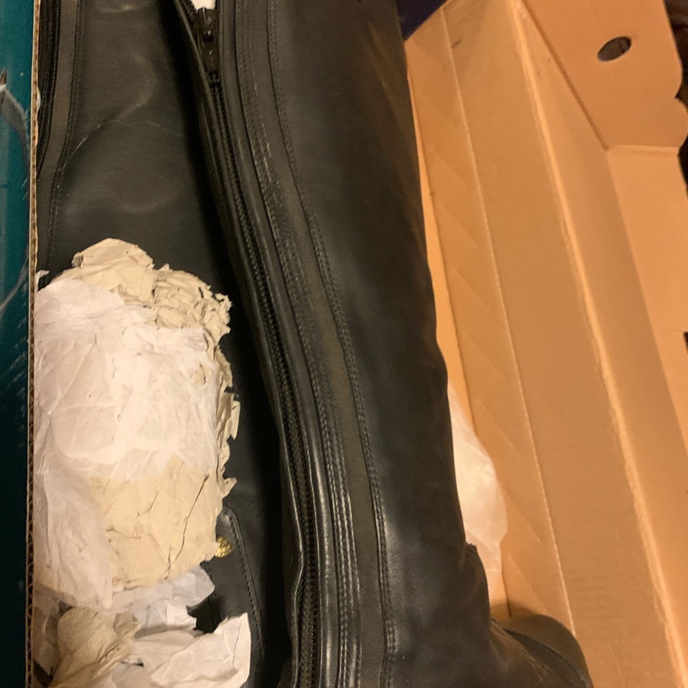 Worn once Ariat Tall Black Field Boots size 9 (40)